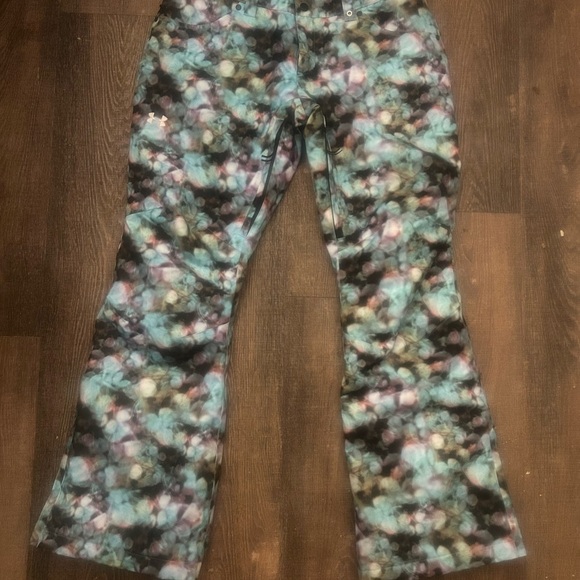 Under Armour M NWOT ski/snowboard pants.. impossible to photograph lol- pattern - Picture 3 of 14